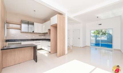 Sobrado para venda com 96 metros quadrados com 3 quartos em Balneário Coroados - Guaratuba - PR