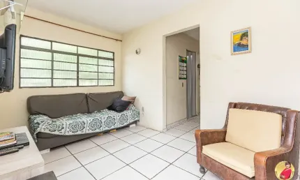 Sobrado com barracão a venda 255 metros quadrados com 2 quartos em Sítio Cercado - Curitiba - PR