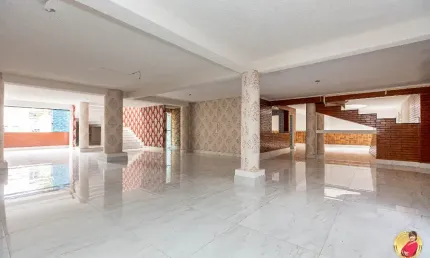 Casa Comercial para venda tem 829 metros quadrados com 7 quartos em Bacacheri - Curitiba - PR