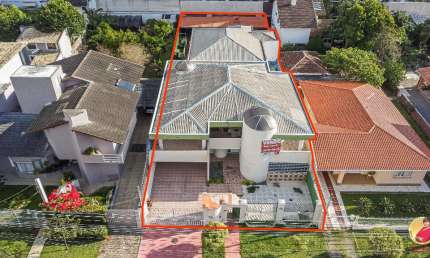 Terreno para venda possui 850 metros quadrados em Bacacheri - Curitiba - PR
