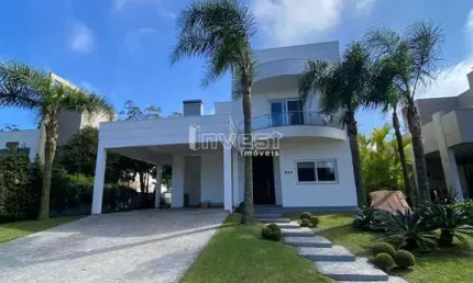 Casa em Condomínio Fechado de 4 dormitórios sendo 1 suíte com closet