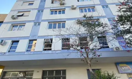 APARTAMENTO 2 DORMITÓRIOS TODO REFORMADO COM ELEVADAOR NO CENTRO DE SANTA CRUZ D