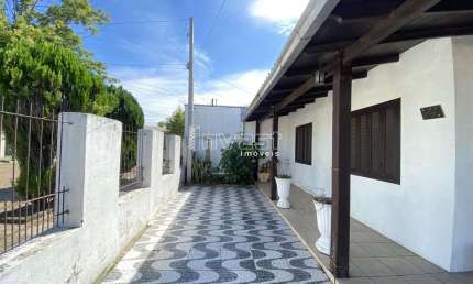 CASA COM 03 DORMITÓRIOS E PISCINA NO BAIRRO AVENIDA EM SANTA CRUZ DO SUL