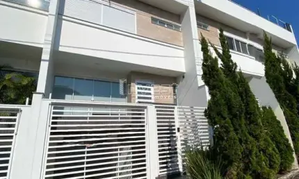 Quadriplex com piscina a venda em Santa Cruz do Sul