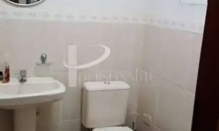 Ótimo Sobrado à venda, 150 m², 3 dorms, 1 suíte, 2 vagas cobertas, Terceiro andar com churrasqueira