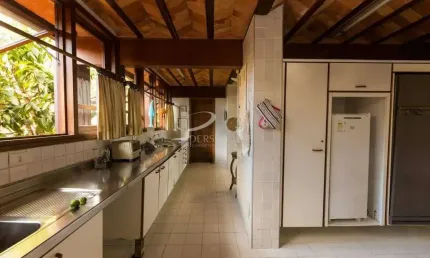 Sobrado à venda 4 suites - 8 vagas, ao lado do Guarujá Golf Club em Balneário Praia do Pernambuco, G