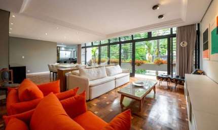 Casa exclusiva, 340 m2, 5 quartos sendo 5 suítes, 6 vagas, para venda no Brooklin.