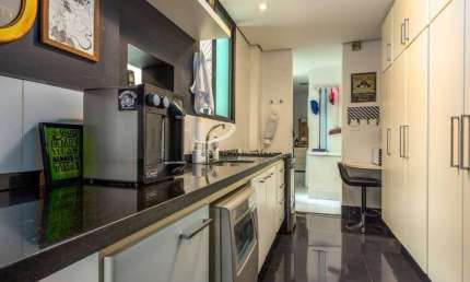 Maravilhoso apartamento à venda, todo reformado muito bem decorado em ótima localização, 3 dorm, 2 s
