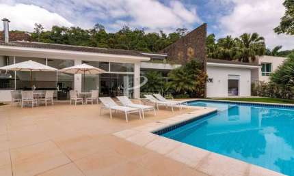 Casa à venda com Pier, Marina do Guarujá condominio seguro com guarita no acesso terrestre e guarita
