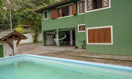 Casa de Luxo em Florianópolis – Exclusividade e Conforto em 1100m² junto a natureza