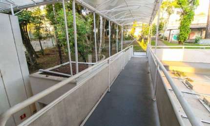 Prédio Comercial 1100 m2 de Terreno 450 m2 AC 2 Pisos 5 vagas