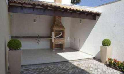 Maravilhoso sobrado com 3 suítes, 4 vagas de garagem 170,00 metros² de área útil . Condomínio fecha