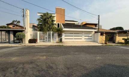 Sobrado com 4 quartos, Parque Residencial Bom Conselho - Taubaté