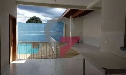 Casa comercial à venda no Barreiro, Taubaté  por R$ 500.000