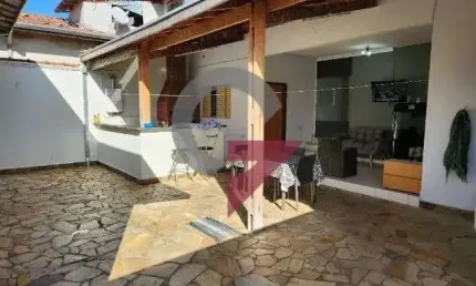Casa com 5 quartos à venda no Jardim Gurilândia, Taubaté  por R$ 627.000