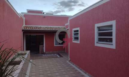Casa com 2 quartos à venda no Jardim São Benedito, Taubaté  por R$ 531.000