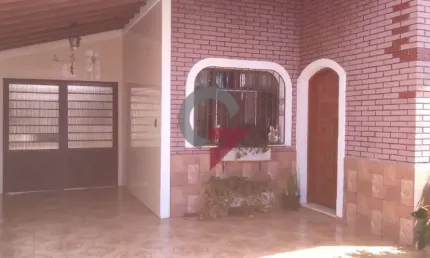 Casa com 4 quartos à venda na Vila Rica, Pindamonhangaba  por R$ 650.000