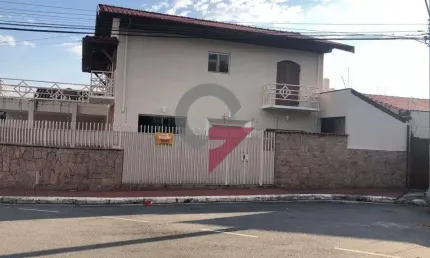 Casa com 3 quartos à venda em Independência, Taubaté  por R$ 600.000