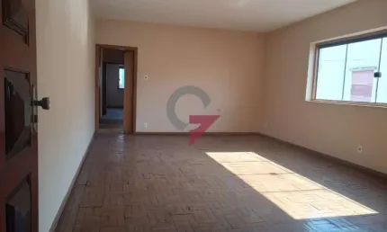 Casa com 3 quartos para alugar no Centro, Taubaté  por R$ 2.200