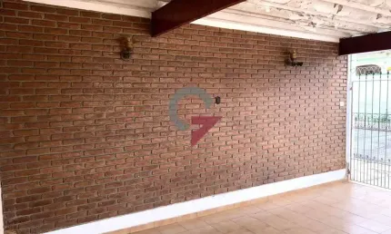 Casa com 3 quartos à venda na Vila Jaboticabeira, Taubaté  por R$ 450.000