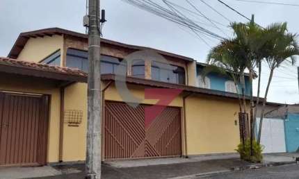 Casa com 4 quartos à venda no Parque São Cristóvão, Taubaté  por R$ 820.000