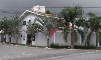 Casa com 3 quartos à venda no Jardim das Bandeiras, Taubaté  por R$ 650.000