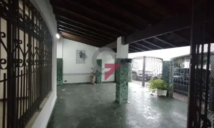 Casa com 3 quartos à venda no Jardim Independência, Taubaté  por R$ 470.000