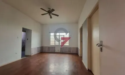 Casa com 3 quartos à venda no Jardim Maria Augusta, Taubaté  por R$ 650.000