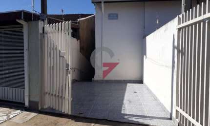 Casa com 2 quartos para alugar no Jardim Ana Emilia, Taubaté  por R$ 1.415