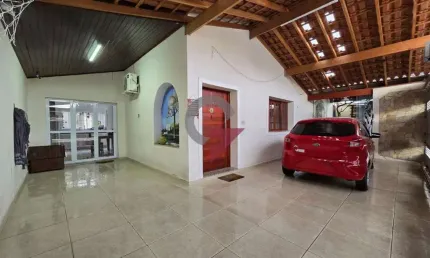 Casa com 4 quartos à venda na Vila Santa Isabel, Taubaté  por R$ 680.000