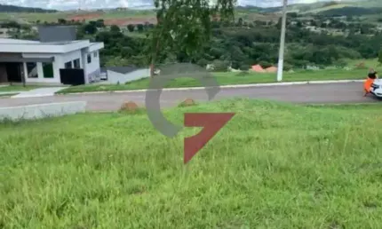 Terreno em condomínio fechado à venda no Chácaras Cataguá, Taubaté  por R$ 426.000