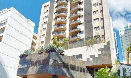 Excelente apartamento 3/4 com suíte, sala 3 ambientes com varanda, copa/cozinha planejada, DCE, 2 vagas. Prédio c/ área de lazer e área gourmet.Centro