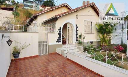 Casa 4 quartos em rua tranquila no Bom Pastor. Terreno com frente para duas ruas.