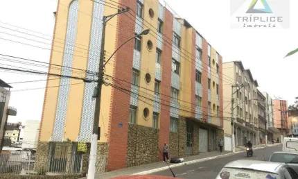 Apartamento térreo 3 quartos com vaga numerada e livre. Localização privilegiada no Paineiras em frente ao supermercado e a 5 minutos da UFJF.