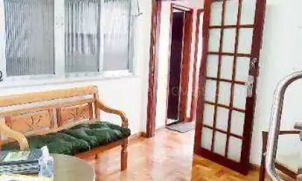 Sala comercial ampla dividida em 3 ambientes. Localização privilegiada na rua Halfeld. Prédio com portaria 24h e 3 elevadores. Oportunidade!