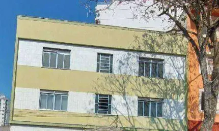Apartamento 2 quartos reformado em localização privilegiada próxima à praça do Santa Helena. Amplo, arejado e ambientes com bastante claridade.