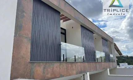 Casa 3 quartos com suíte, sala 2 ambientes com copa e cozinha integrada, lavabo, quintal. 2 vagas. Recanto da Mata.