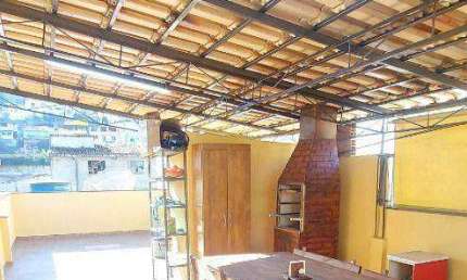 Excelente casa reformada, 2 quartos com suíte ampla, cozinha integrada, amplo terraço com churrasqueira e localização privilegiada próxima ao Centro.