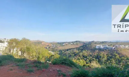 Terreno com vista deslumbrante e permanente no condomínio Portal do Aeroporto. Localização privilegiada na rua principal e próximo da portaria.