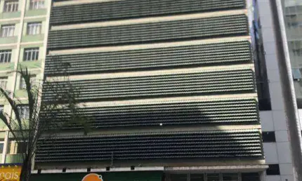 Vaga de garagem no Centro com localização privilegiada. prédio com portaria 24h e elevador.