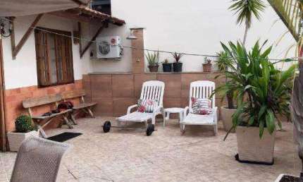 Terreno plano com 1.000m² no Alto dos Passos em rua plana e parte nobre do bairro. Oportunidade para investidores e construtores. 3 casas no terreno.