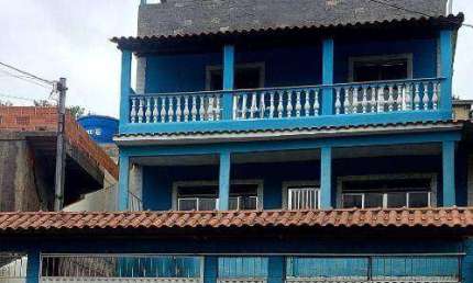 Casa duplex 2 quartos, 2 salas, cozinha ampla, terraço grande coberto e com churrasqueira. Reformada. Oportunidade!