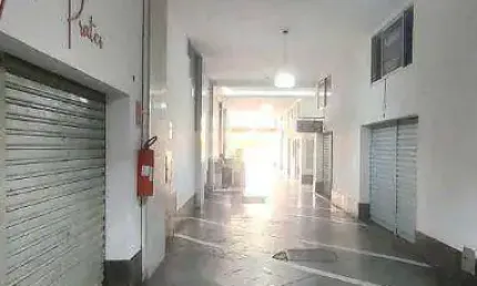 Loja com sobreloja em centro comercial na avenida Rio Branco no bairro Manoel Honório.