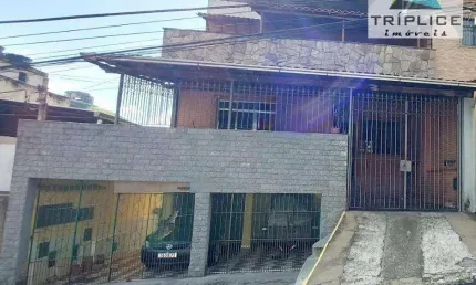 Casa 3 quartos com suíte, 3 salas, varanda, cozinha planejada, área gourmet com churrasqueira, terraço, área de serviço, garagem. Ótima localização!