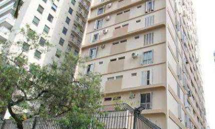Apartamento 3 quartos com suíte, sala 2 ambientes, área com dependência completa, 1 vaga, portaria 24h. Localização privilegiada no Itaim Bibi.