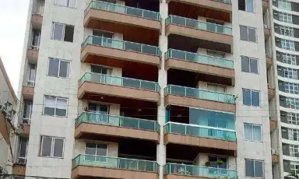 Apartamento 3 quartos com suíte, ampla sala em L, cozinha planejada, ampla área de serviço, elevadores, vaga livre numerada. Localização privilegiada!