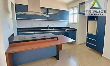 Apartamento duplex 2 quartos com suíte, 3 banheiros, cozinha com ilha, vaga, elevador nos 2 pisos. Localização privilegiada no bairro Cascatinha.