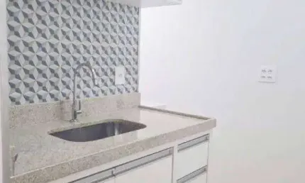 Apartamento 2 quartos com garagem, reformado em localização privilegiada no centro de Juiz de Fora.
