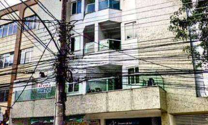 Apartamento Quarto e Sala com varanda, vaga moto, elevador e localização privilegiada no bairro Paineiras.