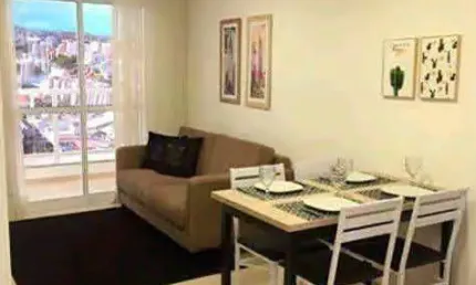 Apartamento Quarto e Sala com Varanda, Vaga Numerada. Todo Mobiliado e Equipado. Bairro São Mateus Ao lado do Independência Shopping